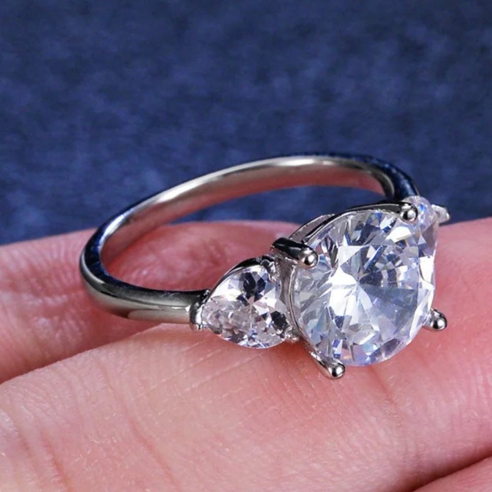 Awesome 3 Stone GRA Certified 2.80ctw Diamond Ring. Side Stones Cut As Heart's - Picture 3 of 15